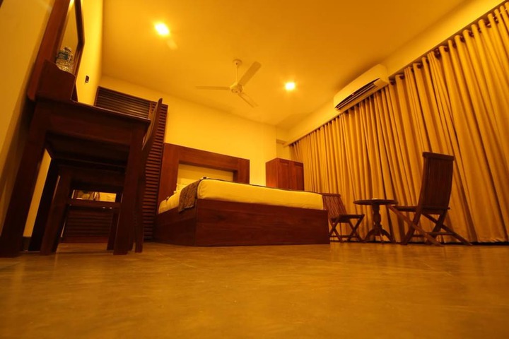 Room 11 of 76