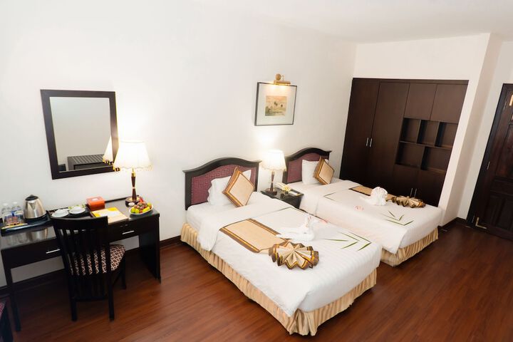 Room 32 of 194