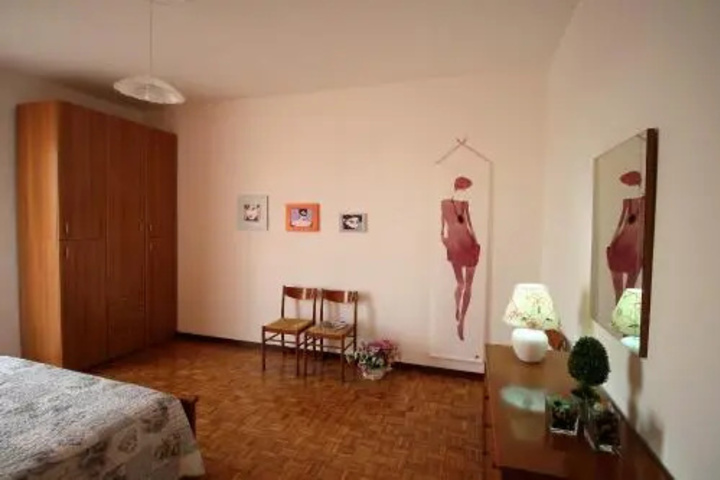 Room 6 of 13
