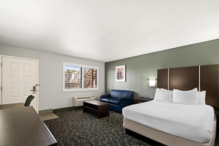 Room 15 of 36
