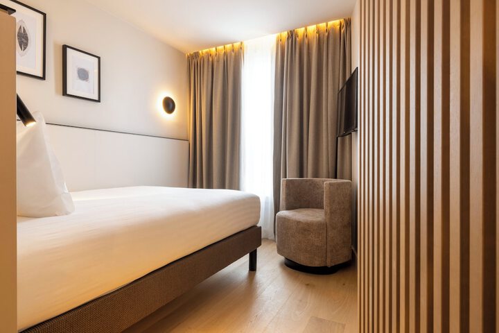 Room 27 of 57