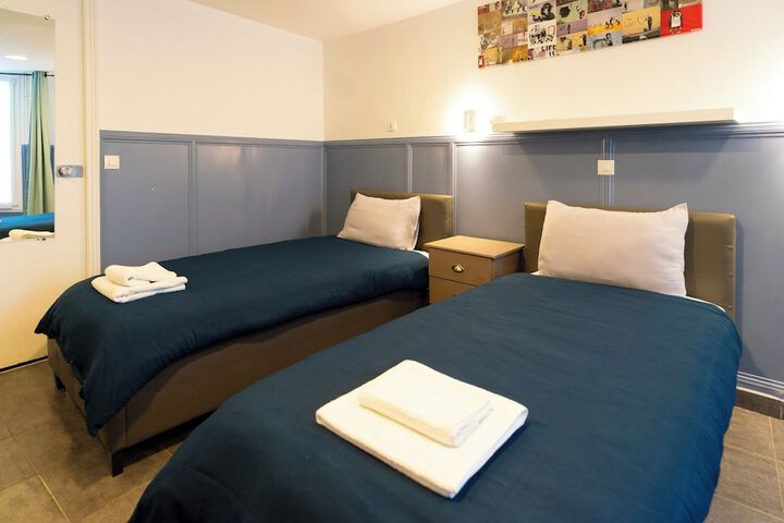 Room 13 of 25