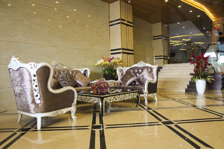 Entrance & Lobby