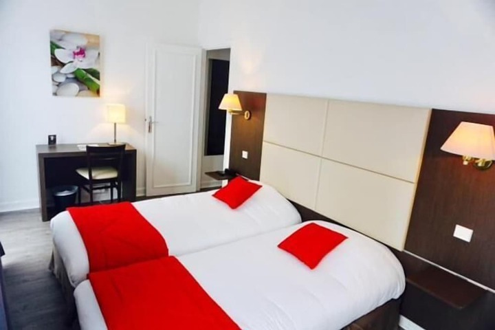 Room 6 of 30