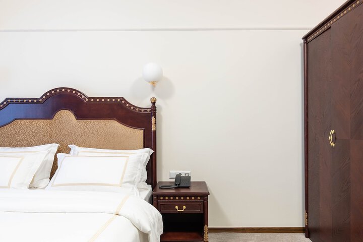 Room 5 of 85