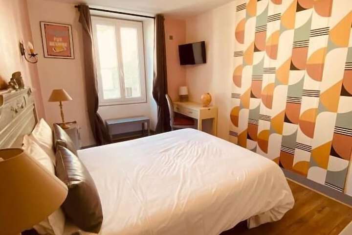 Room 2 of 40