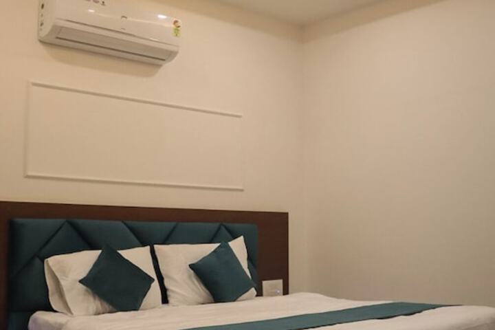 Room 8 of 22
