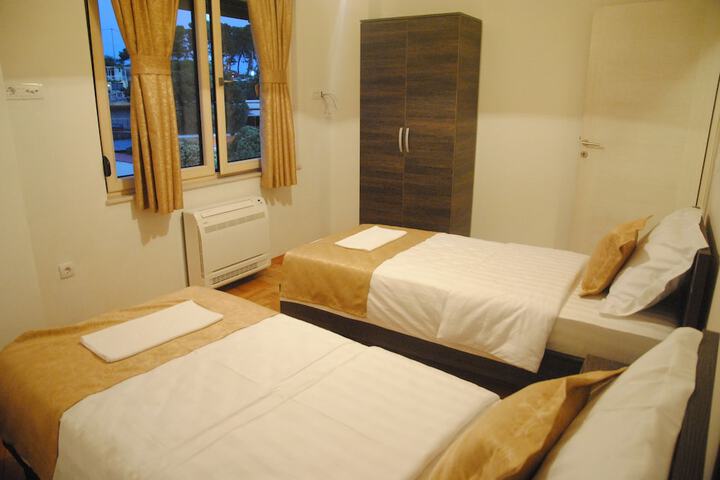 Room 25 of 80