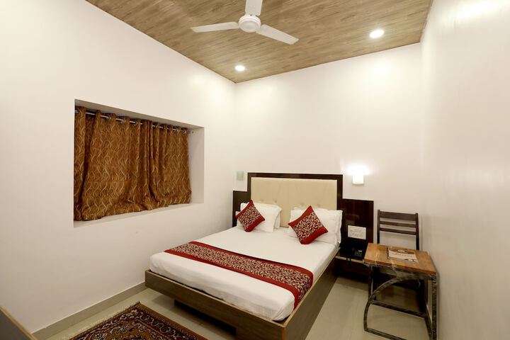 Room 3 of 20