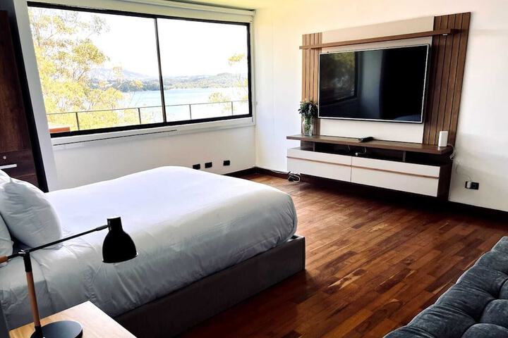Room 25 of 184