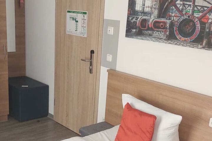 Room 19 of 40