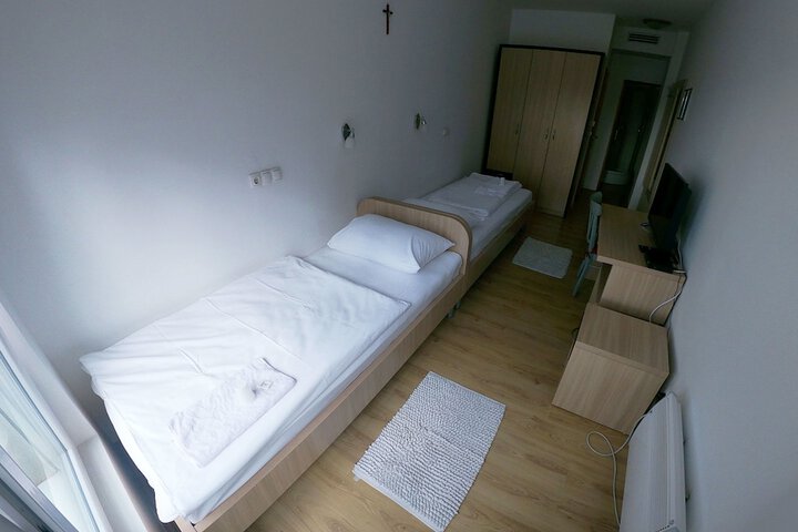 Room 9 of 60