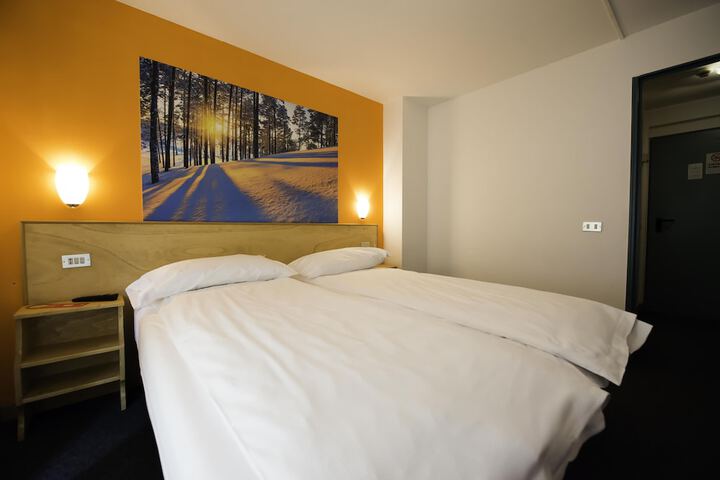 Room 27 of 112