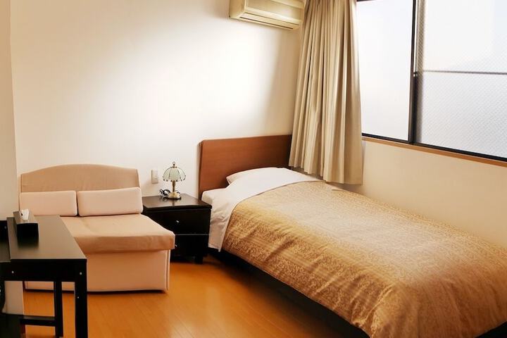 Room 5 of 27