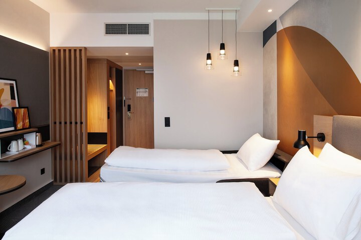 Room 64 of 182
