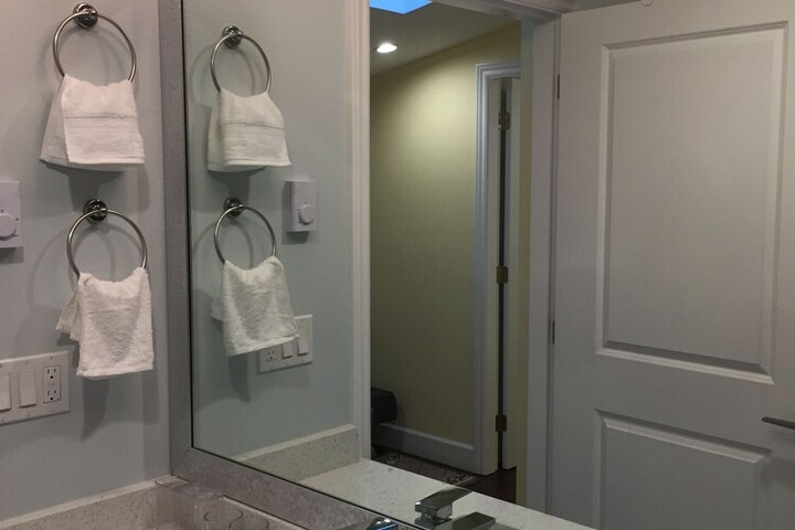 Room 9 of 16