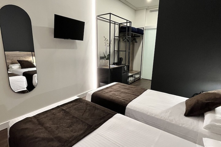 Room 4 of 147