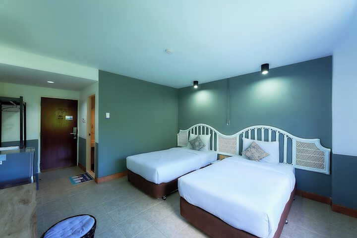Room 9 of 36