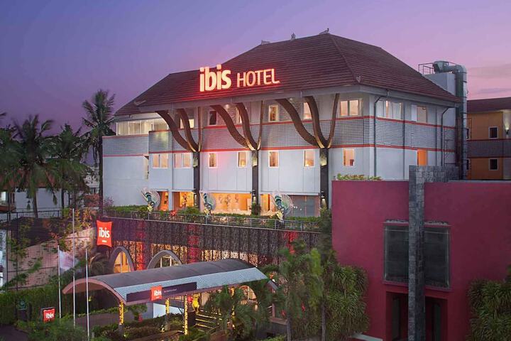 Hotel Entry