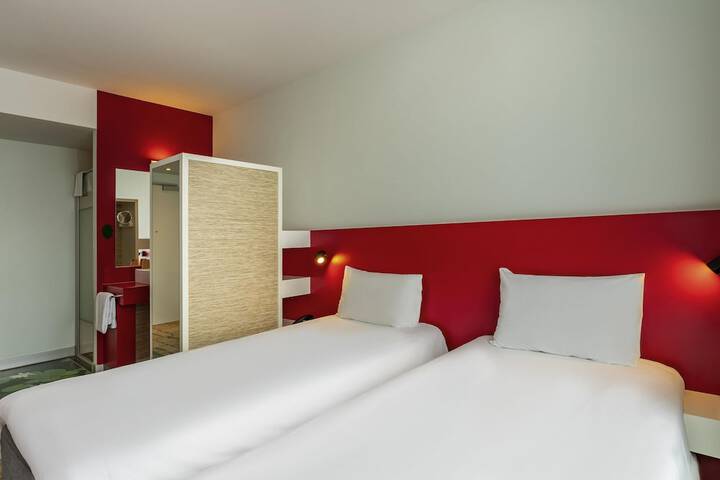 Room 18 of 48