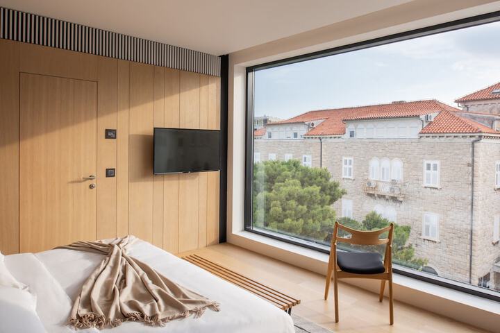 Room 30 of 64