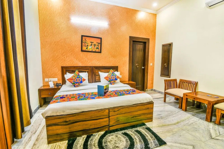 Room 2 of 11