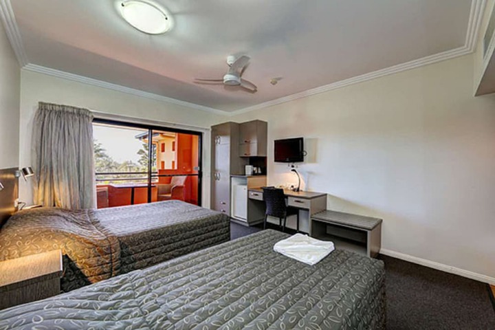 Room 9 of 34