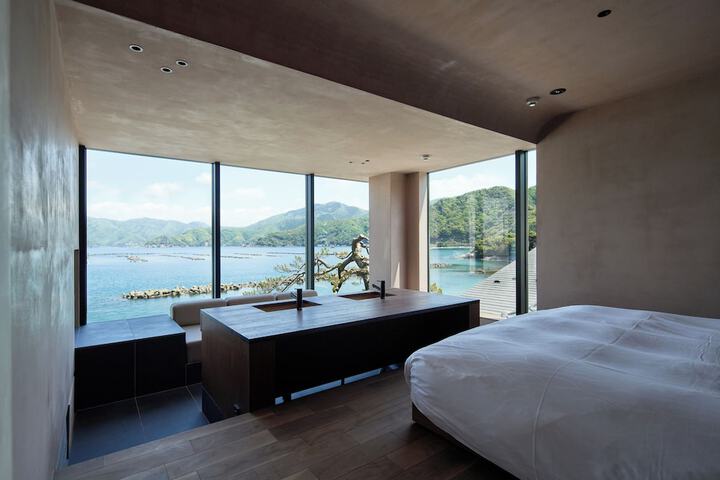 Room 3 of 20