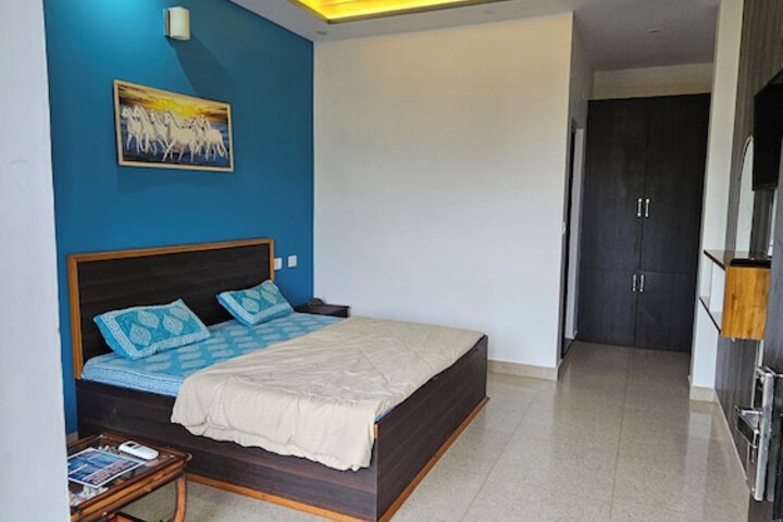 Room 8 of 40
