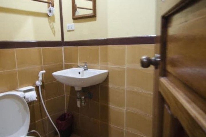 Room 8 of 27