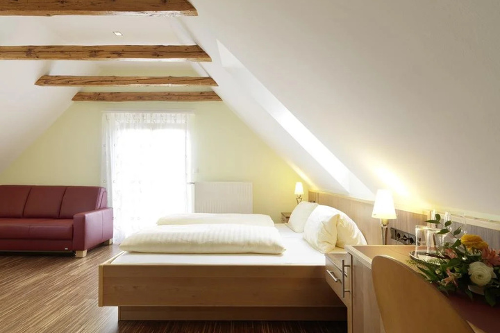 Room 4 of 12