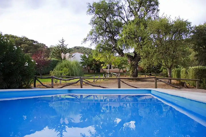 Pool 10 of 18