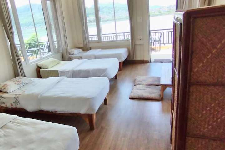 Room 4 of 27