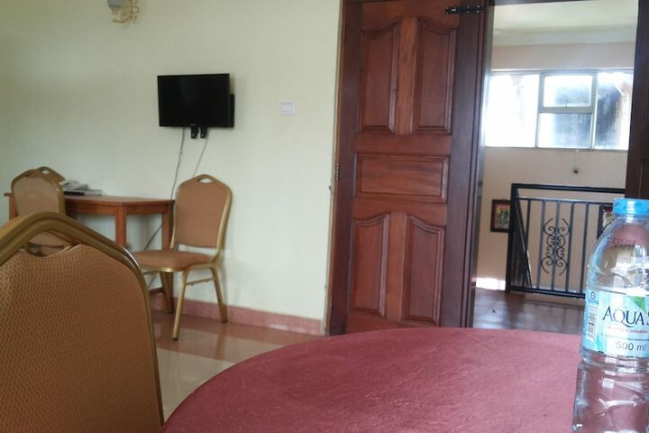 Room 10 of 73