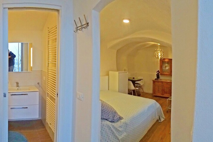 Room 4 of 14