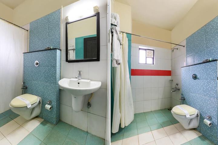Room 5 of 11