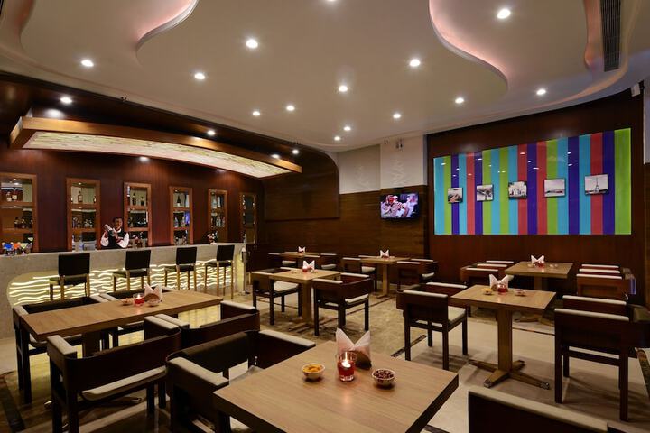 Lounge 21 of 28