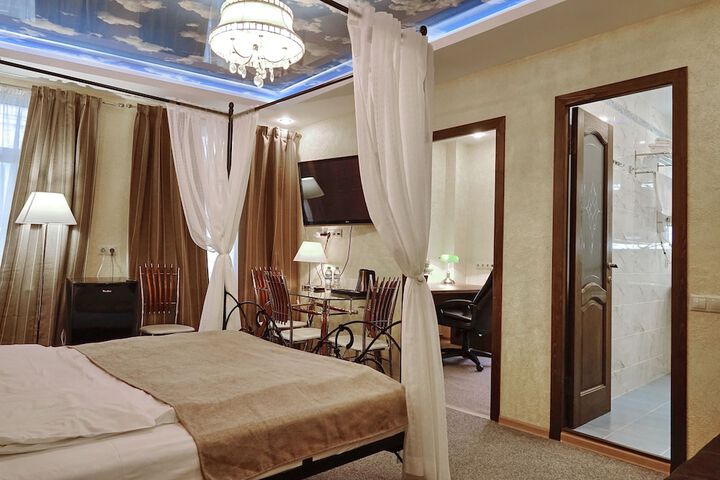 Room 18 of 53