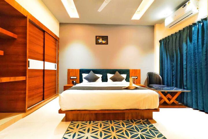 Room 3 of 7