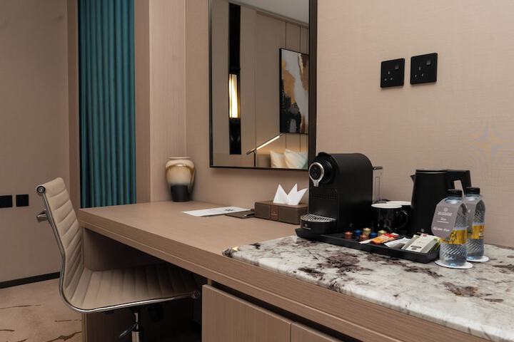 Room 17 of 46