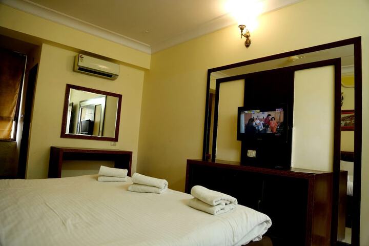 Room 5 of 34
