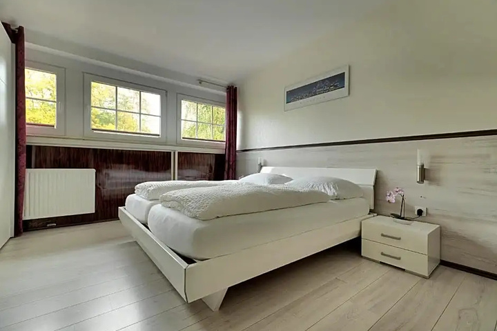 Room 2 of 14