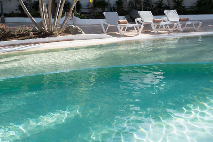 Hotel with Pool