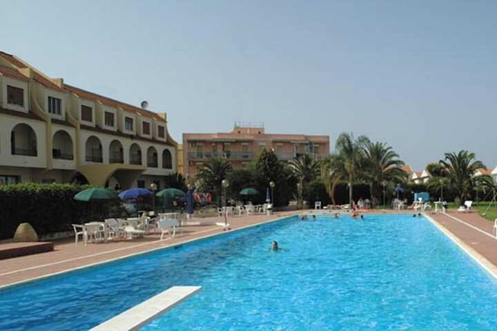 Hotel Pool