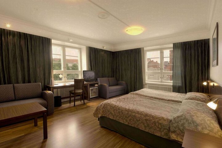 Room 38 of 77