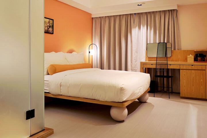 Room 14 of 32