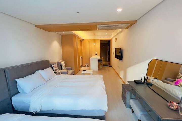 Room 3 of 86