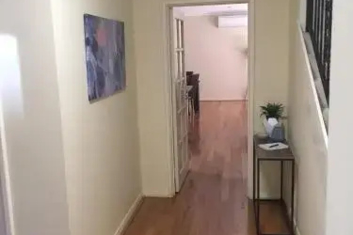 Room 4 of 10