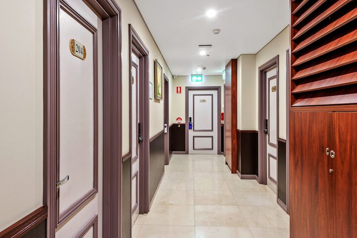 Ballroom/Hall 38 of 50