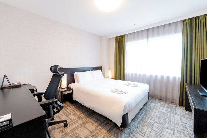 Room 27 of 125